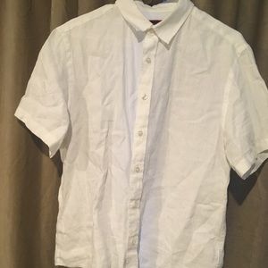 Men’s UnTuckit Button down shirt.